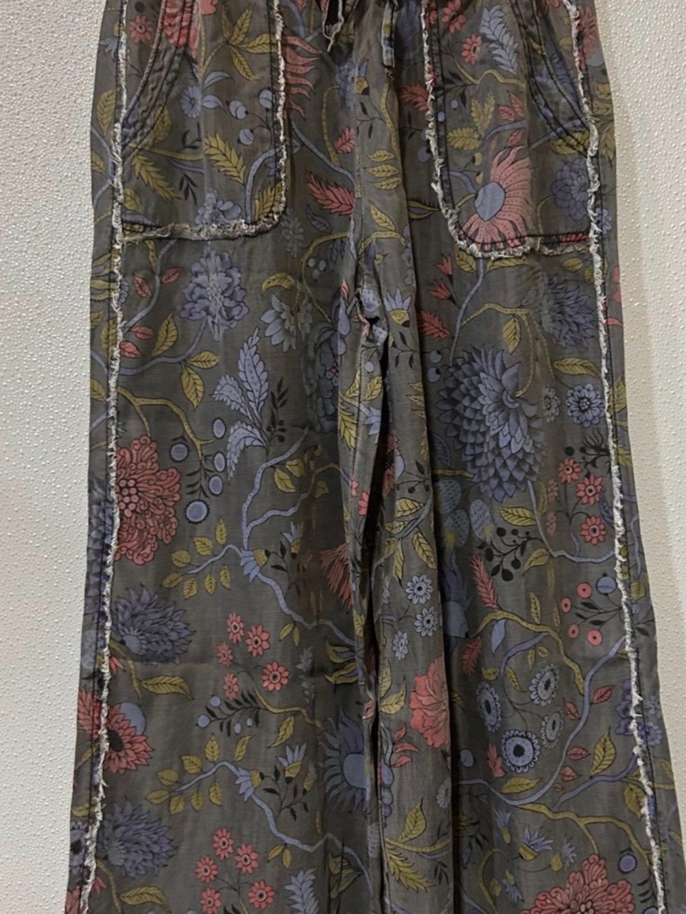 Easel Floral Wide-Leg Drawstring Pants in Washed Grey 2X